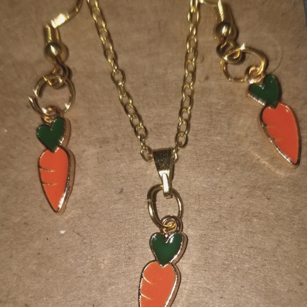 Set carrot necklace and earrings